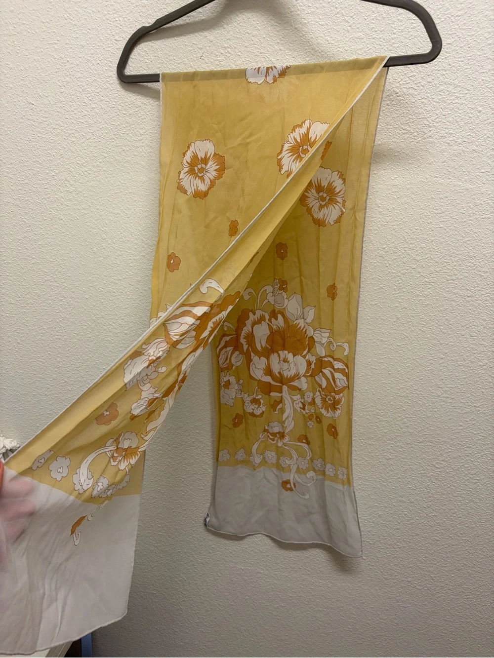 VTG Handrolled Rectangular Scarf Yellow Floral by Celebretees - Desco